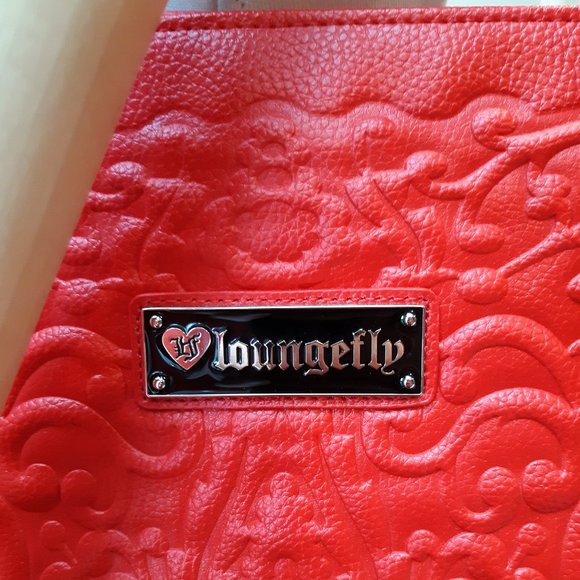 Loungefly Red Lattice Skull Tote - Picture 6 of 13